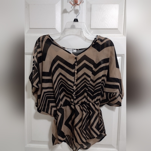 Forever 21 Y2K Chevron Cold Shoulder Top Small - Picture 1 of 6